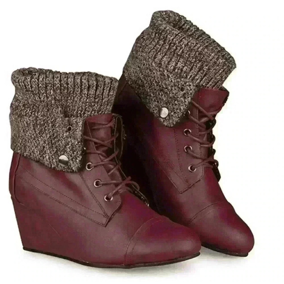 Twisted Shoes - Twisted women’s Sweater knit wedge ankle boots size 9 burgundy